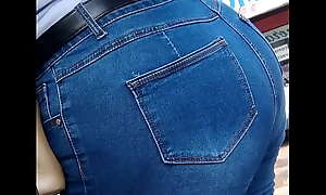 Nalgonas en jeans en la calle compilación