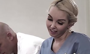 Massage babe pussyrammed after oralsex