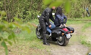 Bulky Biker Stretches Brunette's pussy in default