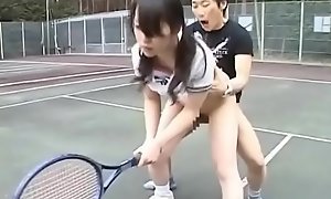 Chino schizo detiene el tiempo y coge a sus compa�_eras de clase