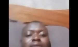 Voici la vidéo nu de Andrew Butame Obase un jeune Camerounais. Tel :  237 6 95 80 21 13