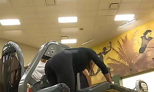 Candid ass at gym spandex leggings