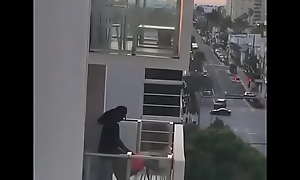 Mougouly au balcon