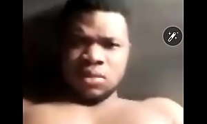 Vidéo nue d'un ivoirien