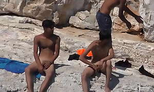 Camara espia en playa nudista